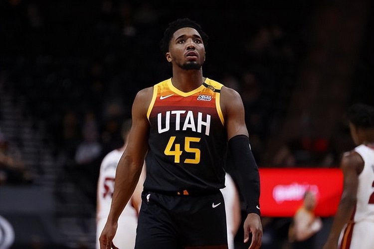 泰国选手提 泰国选手提